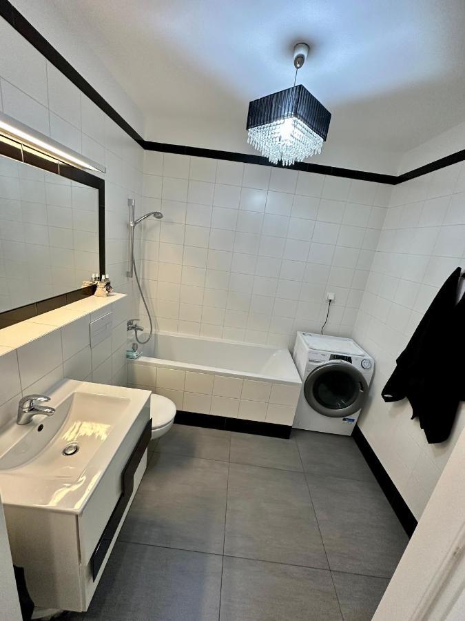 Apartment Browar Lubicz- 5min Walk To The Old Town, Garage *